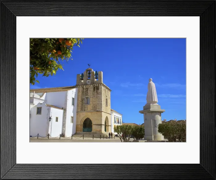 Framed Print : Statue of Grande Bispo D. Francisco Gomes Do Avelar in front of the Cathedral, Faro