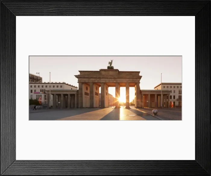 Framed Print : Brandenburg Gate (Brandenburger Tor) at sunrise, Platz des 18 Marz, Berlin Mitte Framed Print : Brandenburg Gate (Brandenburger Tor) at sunrise, Platz des 18 Marz, Berlin Mitte