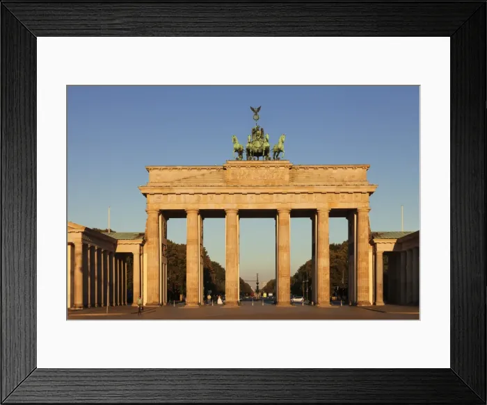 Framed Print : Brandenburg Gate (Brandenburger Tor) at sunrise, Quadriga, Berlin Mitte, Berlin, Germany Framed Print : Brandenburg Gate (Brandenburger Tor) at sunrise, Quadriga, Berlin Mitte, Berlin, Germany