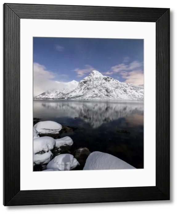 Framed Print : The snowy peaks are reflected in the cold sea under a starry sky, Vareid, Flakstad Framed Print : The snowy peaks are reflected in the cold sea under a starry sky, Vareid, Flakstad