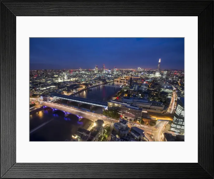 Framed Print : A night-time view of London and the River Thames from the top of Southbank Tower Framed Print : A night-time view of London and the River Thames from the top of Southbank Tower