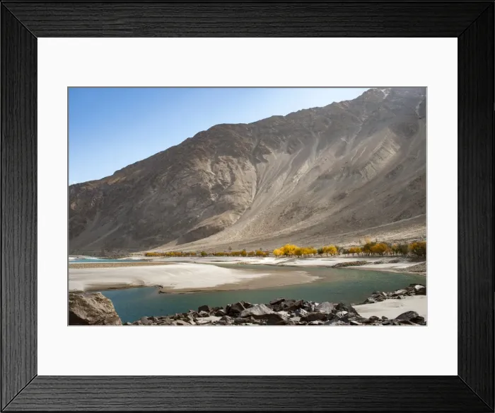 Framed Print : The crystal clear Shyok River in the Khapalu valley near Skardu, Gilgit-Baltistan Framed Print : The crystal clear Shyok River in the Khapalu valley near Skardu, Gilgit-Baltistan