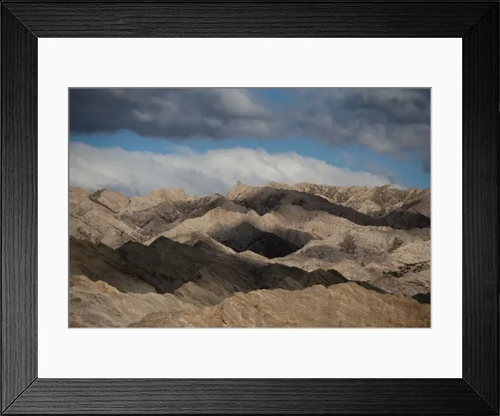 Framed Print : The stunning rock formations of the Quebrada de las Flechas formed by slanting layers of strata Framed Print : The stunning rock formations of the Quebrada de las Flechas formed by slanting layers of strata
