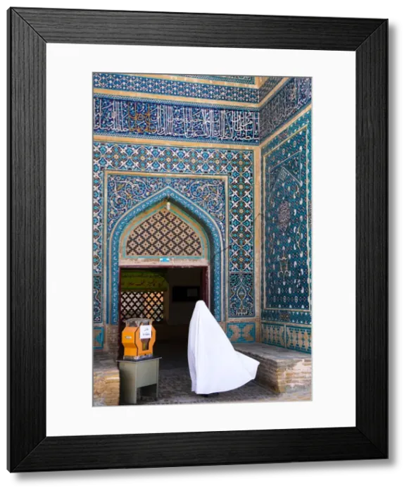 Framed Print : Woman in white chador enters Jameh Mosque, Varzaneh, Iran, Middle East Framed Print : Woman in white chador enters Jameh Mosque, Varzaneh, Iran, Middle East