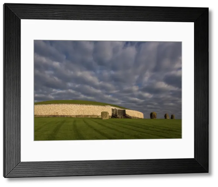 Framed Print : Newgrange, UNESCO World Heritage Site, County Meath, Leinster, Republic of Ireland Framed Print : Newgrange, UNESCO World Heritage Site, County Meath, Leinster, Republic of Ireland
