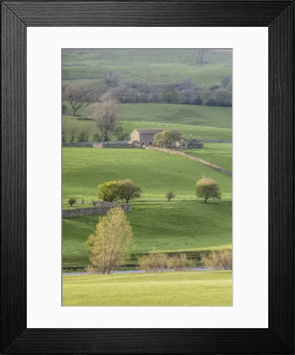 Framed Print : Stone barn in the Yorkshire Dales National Park, Yorkshire, England, United Kingdom