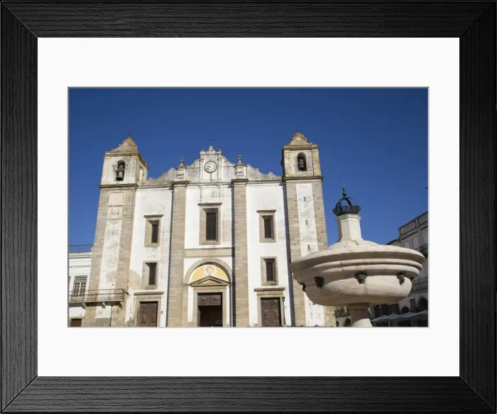 Framed Print : Renaissance Fountain in the foreground with St Framed Print : Renaissance Fountain in the foreground with St