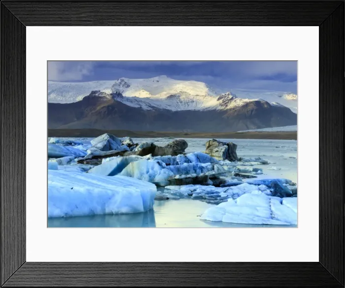Framed Print : Icebergs in the Jokulsarlon glacial lake in Vatnajokull National Park in southeast Iceland Framed Print : Icebergs in the Jokulsarlon glacial lake in Vatnajokull National Park in southeast Iceland