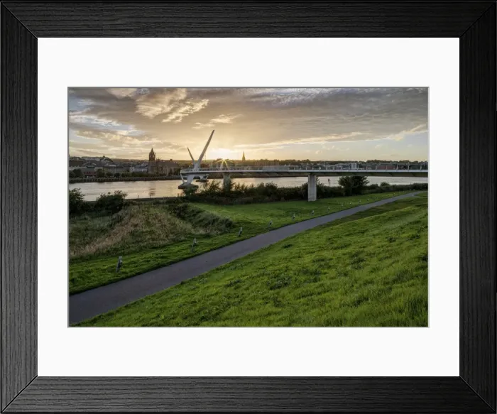 Framed Print : Londonderry (Derry), County Londonderry, Ulster, Northern Ireland, United Kingdom, Europe Framed Print : Londonderry (Derry), County Londonderry, Ulster, Northern Ireland, United Kingdom, Europe