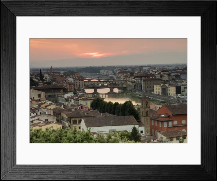 Framed Print : View of the Arno River and Ponte Vecchio at sunset from Piazzale Michelangelo, Florence Framed Print : View of the Arno River and Ponte Vecchio at sunset from Piazzale Michelangelo, Florence