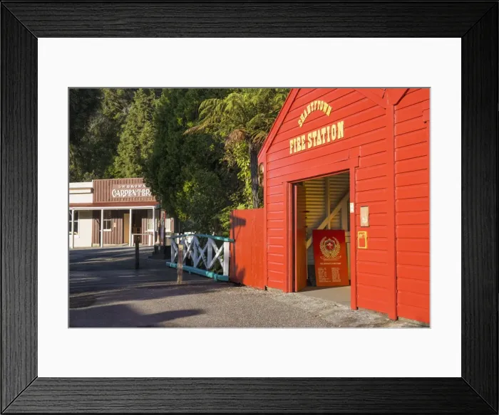 Framed Print : Historic building evoking the west coasts gold-mining past, Shantytown, Greymouth Framed Print : Historic building evoking the west coasts gold-mining past, Shantytown, Greymouth