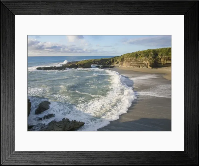 Framed Print : Secluded beach marking the end of the Truman Track, Punakaiki, Paparoa National Park
