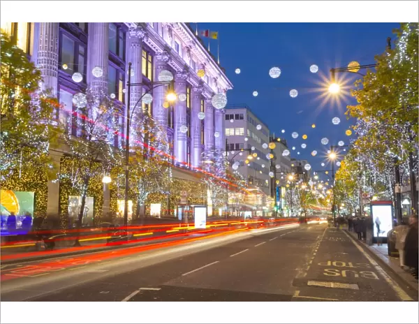 Selfridges on Oxford Street at Christmas, London, England, United Kingdom, Europe