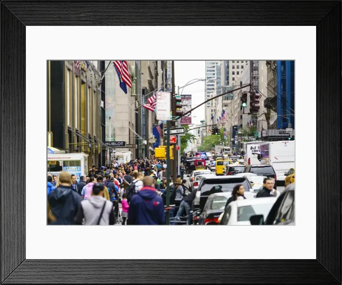 Framed Print : Crowds of shoppers on 5th Avenue, Manhattan, New York City, United States of America Framed Print : Crowds of shoppers on 5th Avenue, Manhattan, New York City, United States of America