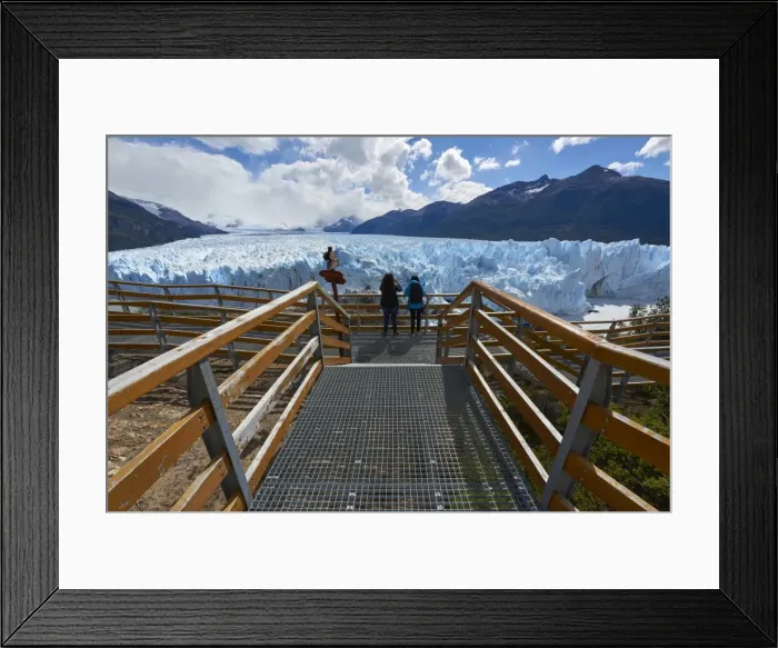 Framed Print : Two visitors at Perito Moreno Glacier in the Parque Nacional de los Glaciares (Los Framed Print : Two visitors at Perito Moreno Glacier in the Parque Nacional de los Glaciares (Los