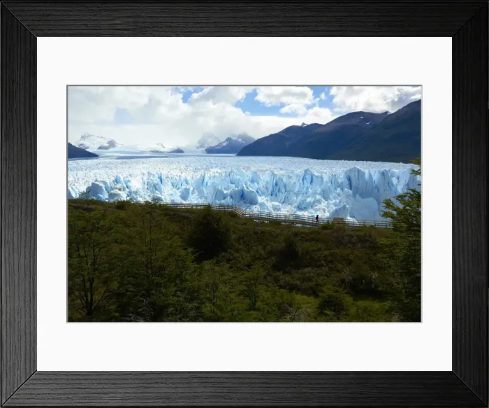 Framed Print : Silhouette of a visitors walking the passageway at Perito Moreno Glaciar in Parque Framed Print : Silhouette of a visitors walking the passageway at Perito Moreno Glaciar in Parque