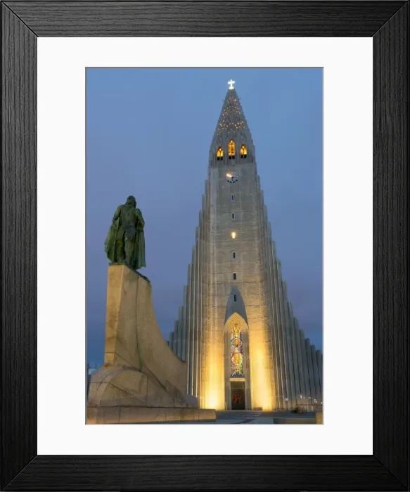 Framed Print : The Hallgrims Church with a statue of Leif Erikson in the foreground lit up at night Framed Print : The Hallgrims Church with a statue of Leif Erikson in the foreground lit up at night