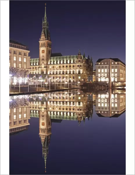 Rathaus (city hall) reflecting at Kleine Alster Lake, Hamburg, Hanseatic City, Germany
