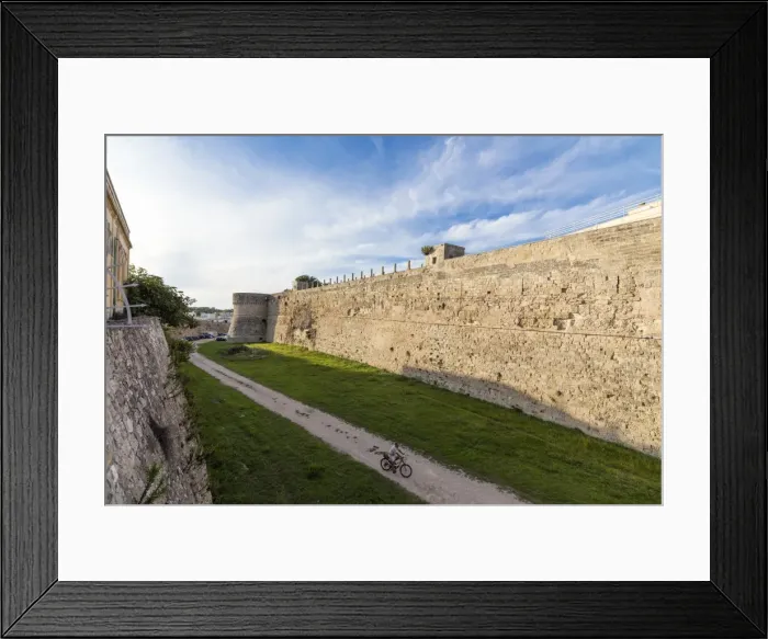 Framed Print : The medieval walls and fortress in the old town of Otranto, Province of Lecce, Apulia Framed Print : The medieval walls and fortress in the old town of Otranto, Province of Lecce, Apulia