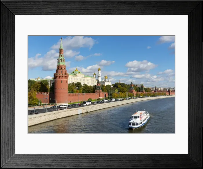 Framed Print : View of the Kremlin, UNESCO World Heritage Site, on the banks of the Moscow River Framed Print : View of the Kremlin, UNESCO World Heritage Site, on the banks of the Moscow River