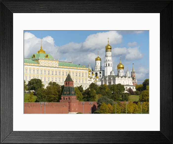 Framed Print : View of the Kremlin on the banks of the Moscow River, UNESCO World Heritage Site