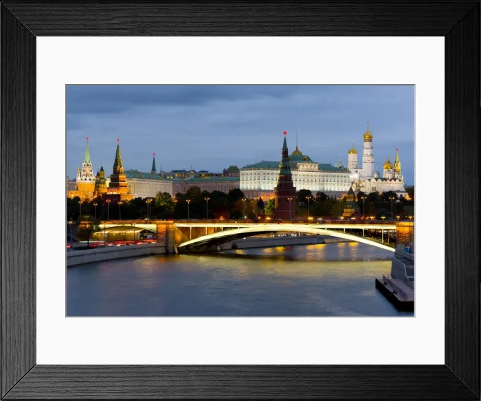 Framed Print : View of the Kremlin on the banks of the Moscow River, Moscow, Russia, Europe Framed Print : View of the Kremlin on the banks of the Moscow River, Moscow, Russia, Europe
