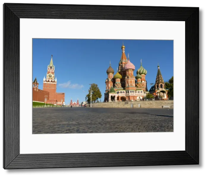 Framed Print : Red Square, St. Basils Cathedral and the Saviours Tower of the Kremlin, UNESCO
