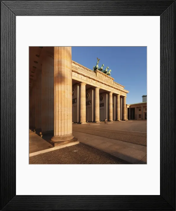 Framed Print : Brandenburg Gate (Brandenburger Tor) at sunrise, Quadriga, Berlin Mitte, Berlin, Germany Framed Print : Brandenburg Gate (Brandenburger Tor) at sunrise, Quadriga, Berlin Mitte, Berlin, Germany