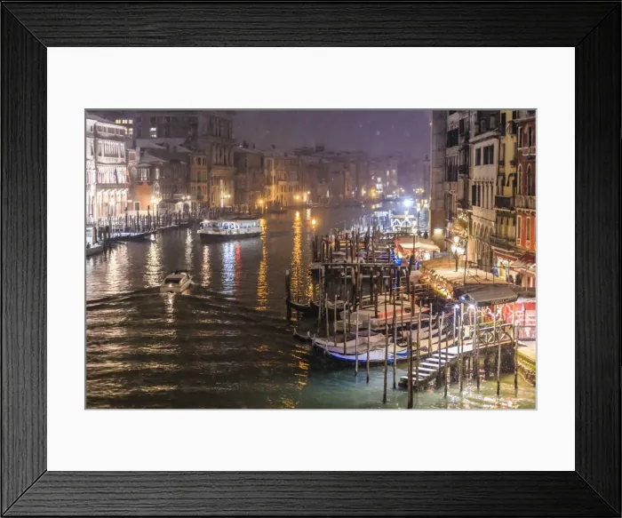 Framed Print : Grand Canal from Rialto Bridge during rare snowfall on a winter evening, Venice Framed Print : Grand Canal from Rialto Bridge during rare snowfall on a winter evening, Venice