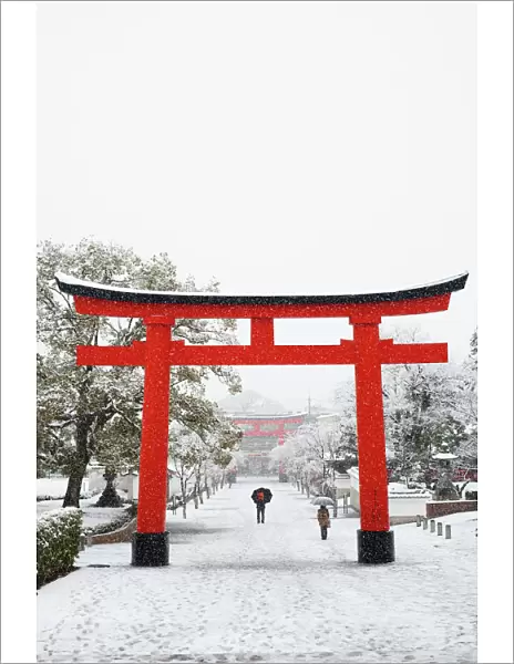 Entrance path to Fushimi Inari Shrine in winter, Kyoto, Japan, Asia