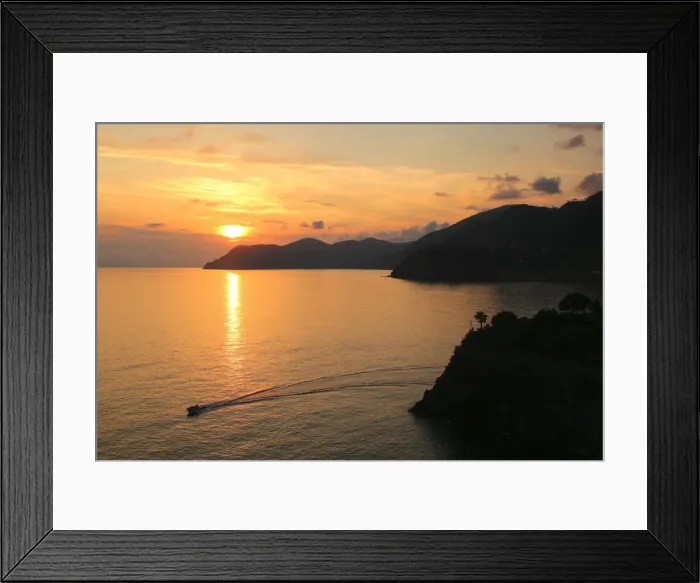 Framed Print : Coast of Italy near Manarola, Cinque Terre, UNESCO World Heritage Site, Liguria, Italy Framed Print : Coast of Italy near Manarola, Cinque Terre, UNESCO World Heritage Site, Liguria, Italy