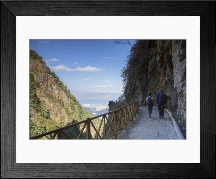 Framed Print : Couple hiking in Cang Mountains, Dali, Yunnan, China, Asia Framed Print : Couple hiking in Cang Mountains, Dali, Yunnan, China, Asia