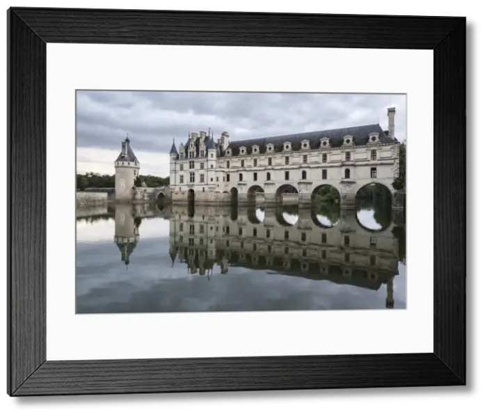 Framed Print : Chenonceau castle reflected in the Loire, UNESCO World Heritage Site, Chenonceaux Framed Print : Chenonceau castle reflected in the Loire, UNESCO World Heritage Site, Chenonceaux