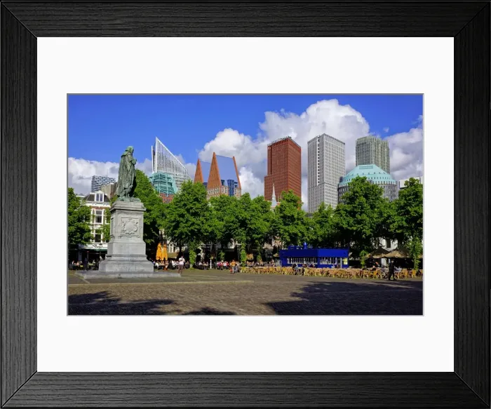 Framed Print : Statue of William of Orange on Plein Square in The Hague, South Holland, Netherlands