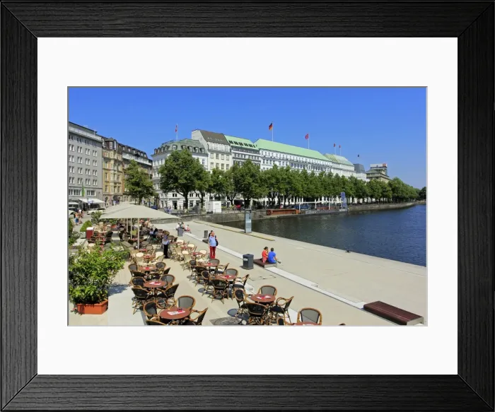 Framed Print : Binnenalster and Hotel Vier Jahreszeiten, Hamburg, Germany, Europe Framed Print : Binnenalster and Hotel Vier Jahreszeiten, Hamburg, Germany, Europe
