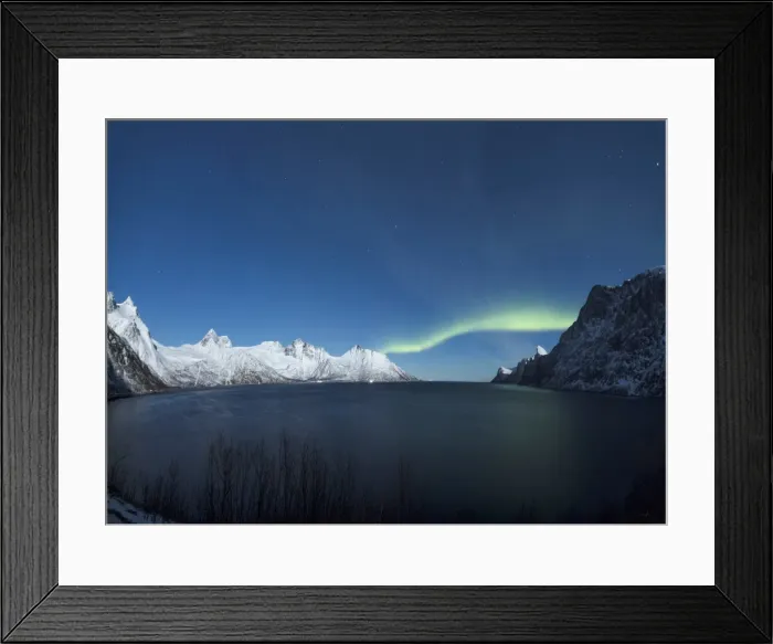 Framed Print : Panorama of the Northern Lights on the Senjahopen peak surrounded by the frozen sea Framed Print : Panorama of the Northern Lights on the Senjahopen peak surrounded by the frozen sea