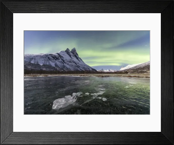 Framed Print : The snowy peak of Otertinden and the Northern Lights in the polar night, Oteren, Lyngen Alps Framed Print : The snowy peak of Otertinden and the Northern Lights in the polar night, Oteren, Lyngen Alps