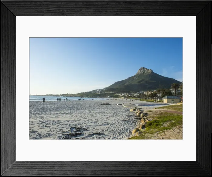 Framed Print : Waterfront of Camps Bay with the Lions Head in the background, suburb of Cape Town Framed Print : Waterfront of Camps Bay with the Lions Head in the background, suburb of Cape Town