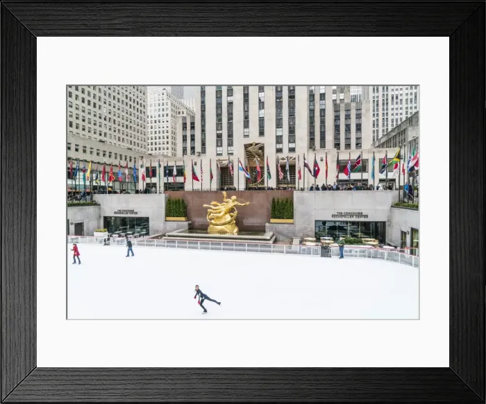 Framed Print : The winter ice skating rink in Rockefeller Plaza, New York City, United States of America Framed Print : The winter ice skating rink in Rockefeller Plaza, New York City, United States of America