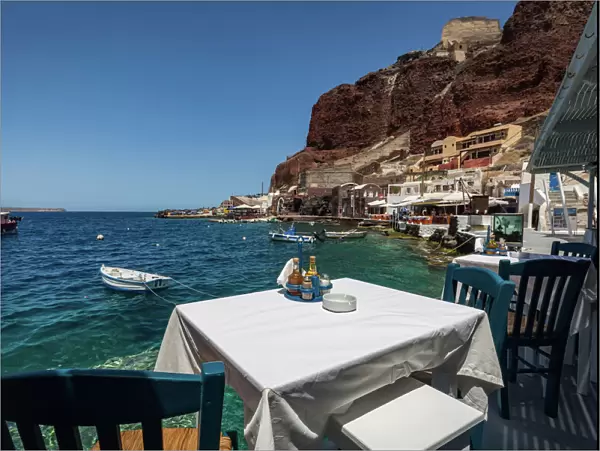 A table with a view at one of the seafood restaurants in Ammoudi Bay (Amoudi) at