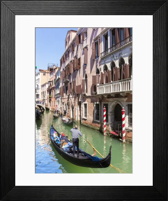 Framed Print : Gondolier, rowing a gondola, with tourists, along canal, in front of a palazzo, Venice Framed Print : Gondolier, rowing a gondola, with tourists, along canal, in front of a palazzo, Venice