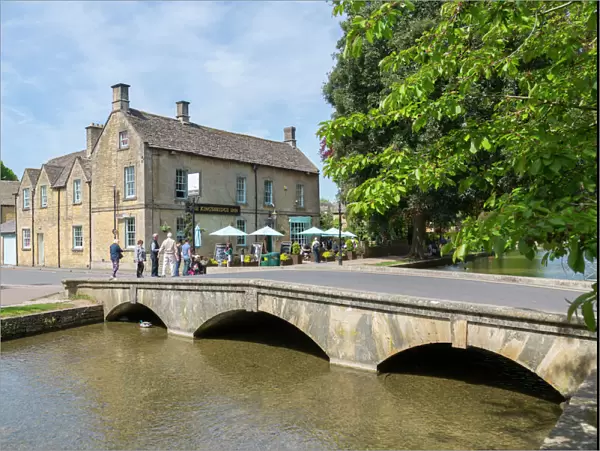 Old bridge over River Windrush, Bourton on the water, Cotswolds, Gloucestershire