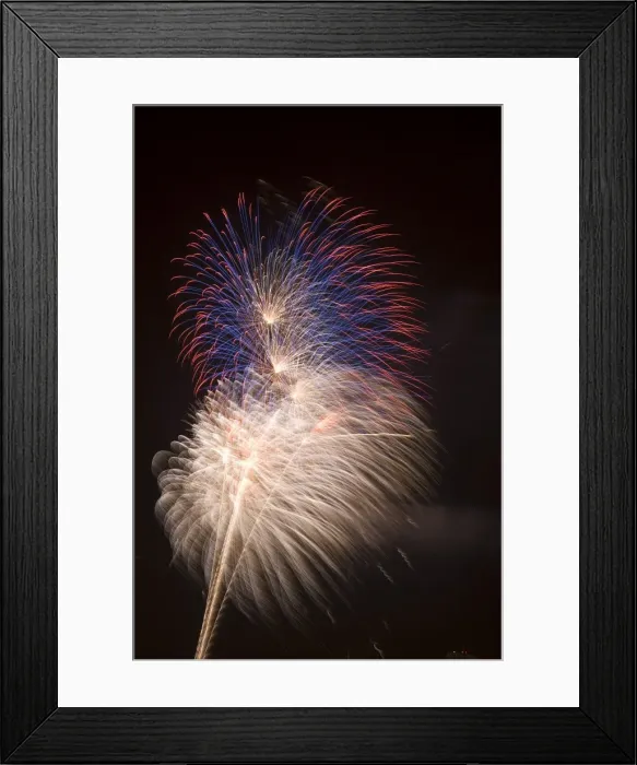 Framed Print : Fireworks celebrating the 4th of July Framed Print : Fireworks celebrating the 4th of July