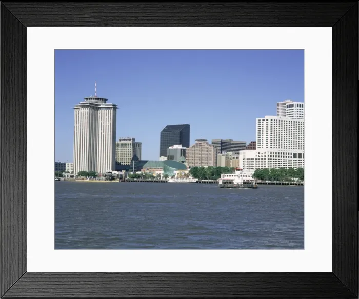 Framed Print : City skyline and Mississippi River Framed Print : City skyline and Mississippi River