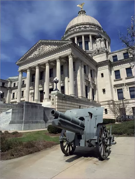 Historic gun outside the Mississippi State Capitol