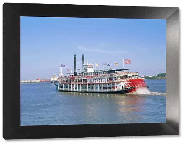 Paddle steamer Natchez on the Mississippi River