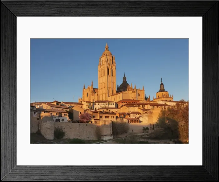 Framed Print : Old town, town wall and Cathedral at sunset, UNESCO World Heritage Site, Segovia Framed Print : Old town, town wall and Cathedral at sunset, UNESCO World Heritage Site, Segovia