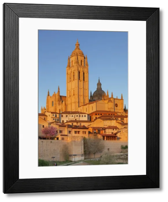 Framed Print : Cathedral at sunset, UNESCO World Heritage Site, Segovia, Castillia y Leon, Spain, Europe Framed Print : Cathedral at sunset, UNESCO World Heritage Site, Segovia, Castillia y Leon, Spain, Europe