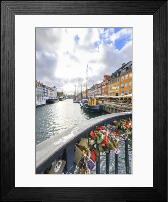 Framed Print : Padlocks on a terrace along the typical canal and harbour of the district of Nyhavn Framed Print : Padlocks on a terrace along the typical canal and harbour of the district of Nyhavn