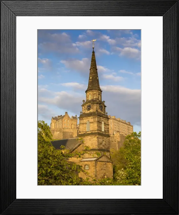 Framed Print : St. Cuthbert Parish Church and Edinburgh Castle, UNESCO World Heritage Site, Lothian